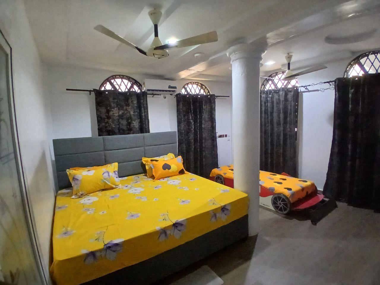 Compact Hillside Family Room